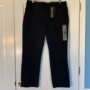 Lee Effortless Wash & Wear Straight Leg Short Black Size 18P